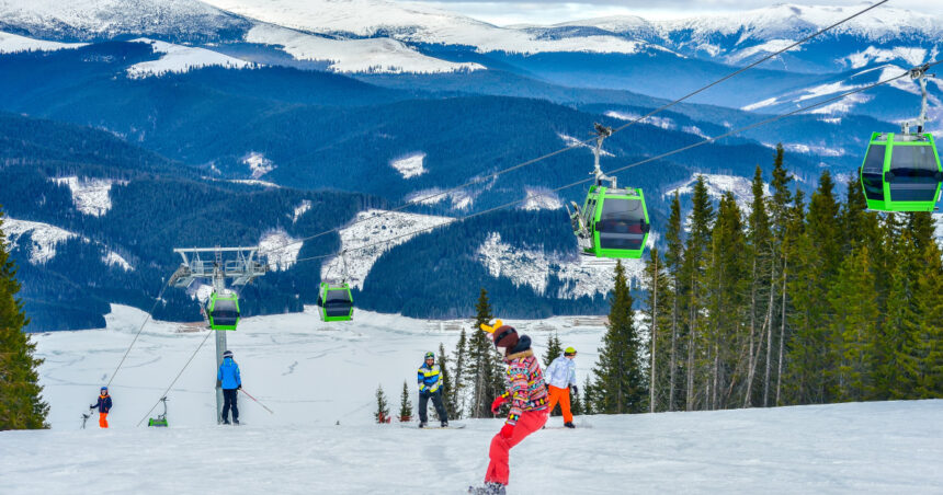 actiune de cautare a trei copii rataciti intr o zona impadurita din apropierea partiei de schi din comuna voineasa 69628de9d84bd