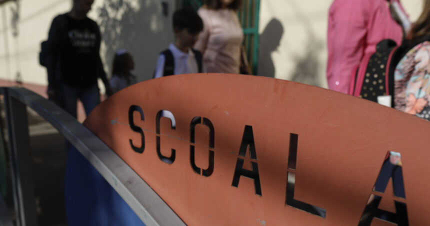 calendarul anului scolar 2026 2027 cand ar putea incepe cursurile si ce vacante sunt vizate de schimbari proiect 697375d6402aa