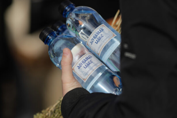 cate zile se consuma agheasma mare apa sfintita de boboteaza parintele explica cum poate fi folosita pentru sanatate si protectie 695b54ea03c38