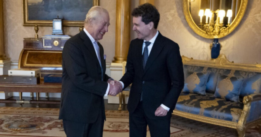 ce cadouri a primit nicusor dan de cand a ajuns presedinte cel mai scump o fotografie cu autograf de la regele charles 697dec8b66d2d