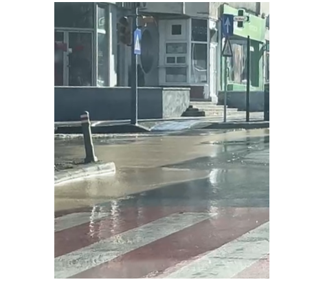 constanta avarie majora raja pe conducta de alimentare cu apa de pe bulevardul tomis 695649502060c