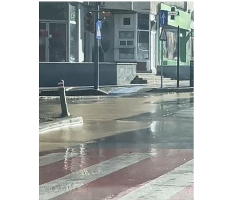 constanta avarie majora raja pe conducta de alimentare cu apa de pe bulevardul tomis 695649502060c