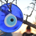 de la ochiul albastru la inimile sacre de ce oamenii poarta talismane ale norocului peste tot in lume 696d37c88b6ea