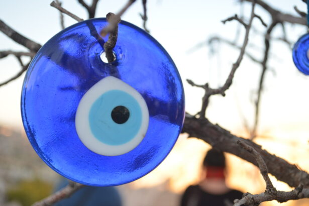 de la ochiul albastru la inimile sacre de ce oamenii poarta talismane ale norocului peste tot in lume 696d37c88b6ea