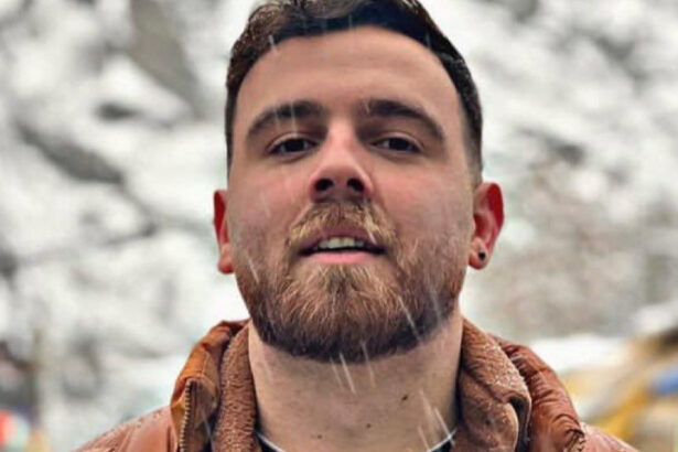 dominic fritz distribuie poza iranianului pe care regimul de la teheran vrea sa l execute azi mesaj de sustinere pentru protestatari 69675c623fa3b