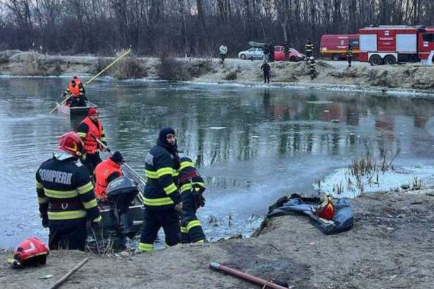doua persoane au cazut in raul olt pompierii au intervenit de urgenta cu barci si autospeciale 695780139f17a