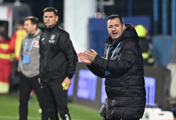 fara transferuri ianis zicu trebuie sa duca farul in play off cu acelasi lot 696a03ad83f62