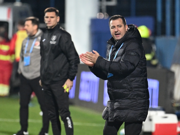 fara transferuri ianis zicu trebuie sa duca farul in play off cu acelasi lot 696a03ad83f62