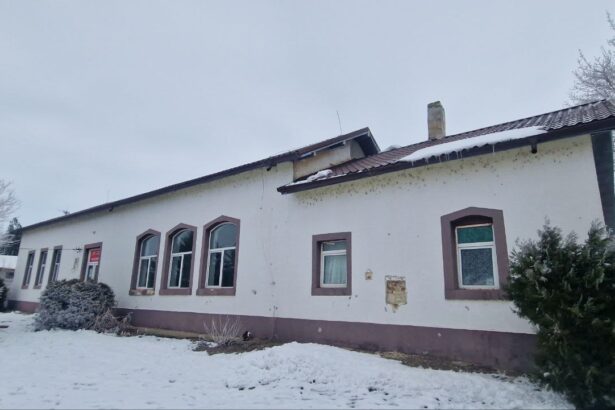 foto primaria saligny continua demersurile pentru obtinerea finantarii necesare consolidarii vechii scoli din sat in ce stadiu este lucrarea la centrul medical 69711806f07de