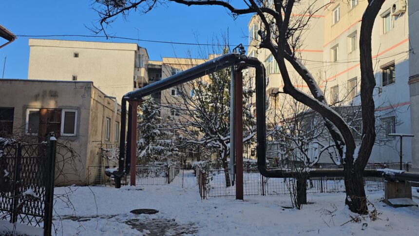 foto video un constantean din zona trocadero reclama o avarie la reteaua de termoficare nerezolvata de 3 luni ne puneti in pericol blocul apartamentele aflate in proprietate personala chiar si vie 69653a50457fc
