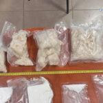 galerie foto doi barbati prinsi in flagrant la timisoara cand vindeau circa 4 kilograme de droguri cu peste 160 000 de lei ei au fost retinuti 697a0d30e431f