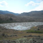 lacul din canada care este pe cat de colorat pe atat de urat mirositor 695e711c2c075