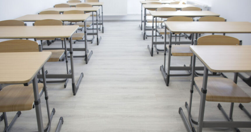 mii de elevi vor face cursuri online din cauza vremii mai multe scoli isi suspenda activitatea 696522e37279e