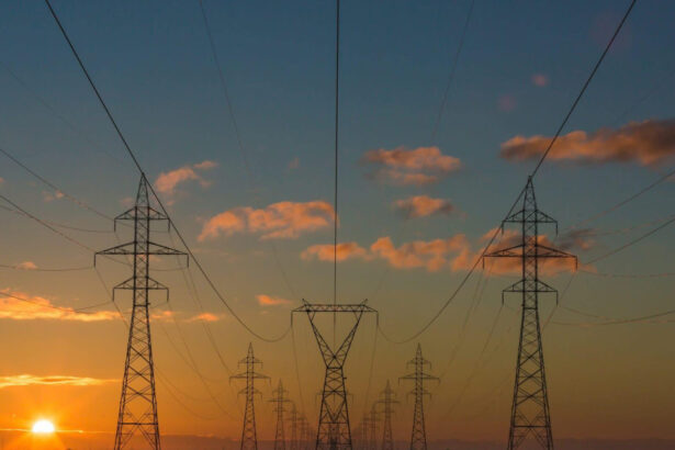 ministerul energiei peste 17 000 de consumatori sunt inca fara curent electric ploaia inghetata ar putea ingreuna interventiile 695b46a0edb01