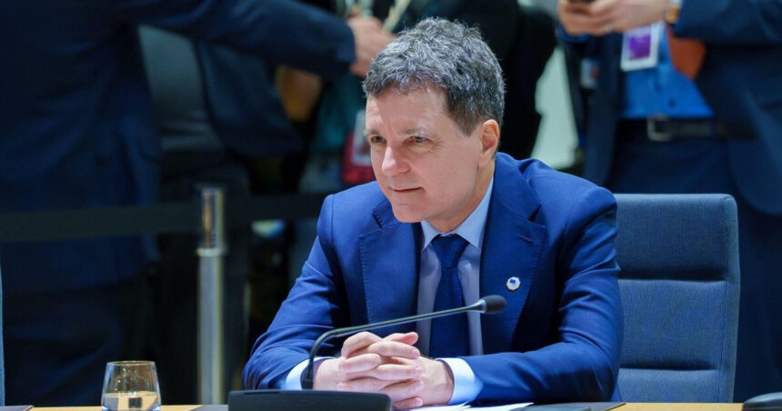 nicusor dan sfatuieste elevii sa faca facultatea in romania exista riscul sa pierzi ceva semnificativ 6974a0b892474