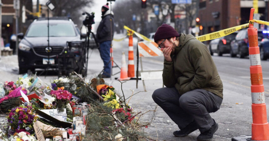 nu m au lasat sa trec era in stare critica medic blocat de agentii ice sa acorde primul ajutor barbatului impuscat in minneapolis 69764d651dccd