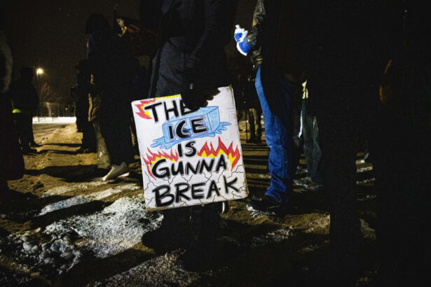 o judecatoare federala din minnesota limiteaza tacticile ice nu pot aresta sau folosi forta impotriva protestatarilor pasnici 696b42cc81641