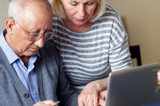 pensia de invaliditate in 2026 in ce conditii se acorda si cine are dreptul la indemnizatie pentru insotitor 697c62fb60423