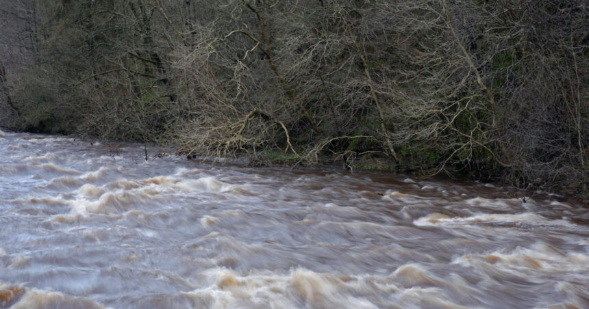 pericol de inundatii hidrologii au emis cod galben si portocaliu de viituri in mai multe judete ale tarii 695e450be58a9