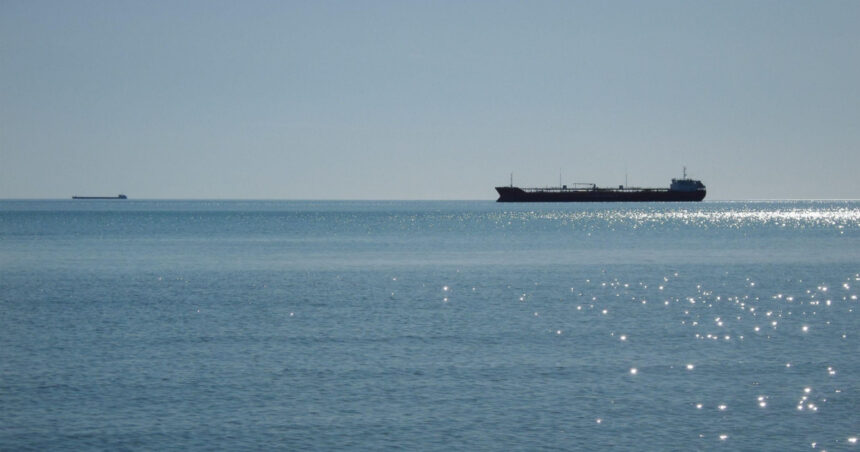 petroliere din flota fantoma a rusiei sub sanctiuni americane surprinse in canalul manecii 696026ab0aa81