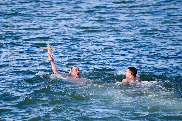 sarbatoarea bobotezei la medgidia unde se fac inscrierile la competitia pentru recuperarea crucii din apa 695827705762b