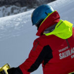 scandal in postavaru un barbat a lovit un salvamontist pentru un telefon pierdut in zapada 696cd39bd2fe2