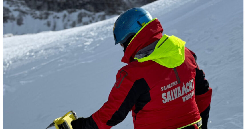 scandal in postavaru un barbat a lovit un salvamontist pentru un telefon pierdut in zapada 696cd39bd2fe2