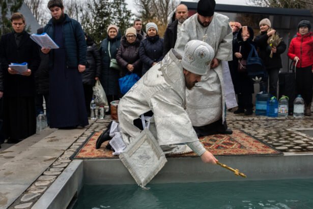 traditii de boboteaza 2026 ce nu au voie credinciosii sa faca dupa slujba de sfintire a apei ce simbolizeaza aruncarea crucii 695cf70b5b986