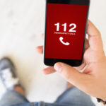 un barbat a sunat de mai multe ori la 112 si a anuntat ca va da foc blocului in care locuieste a fost imobilizat si dus la spital 6960dd7aa1040