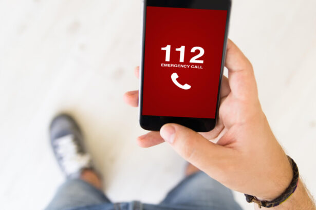 un barbat a sunat de mai multe ori la 112 si a anuntat ca va da foc blocului in care locuieste a fost imobilizat si dus la spital 6960dd7aa1040