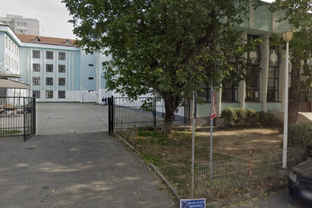 un liceu din slatina a fost evacuat in urma unei alerte privind un miros de gaze ce au constatat echipele distrigaz 69738e3e25bb3