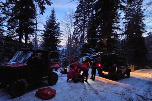 un turist a cazut peste 70 de metri cu atv ul intr o rapa din muntii baiului salvamontistii au intervenit de urgenta 6962bb98366f9