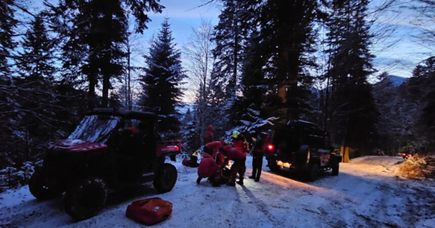 un turist a cazut peste 70 de metri cu atv ul intr o rapa din muntii baiului salvamontistii au intervenit de urgenta 6962bb98366f9