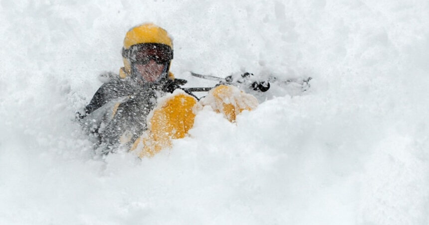 video avertismentul salvamont risc insemnat de avalansa in bucegi dupa caderile masive de zapada 695c083b6586b