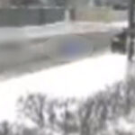 video doi adolescenti au ajuns la spital dupa ce au fost loviti de o masina in timp ce se dadeau cu sania in judetul constanta 6965f984e0219