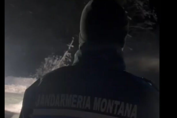video doua ore de lupta cu frigul si zapada jandarmii au salvat trei persoane pe un drum forestier din muntii buzaului 696b859b74a94