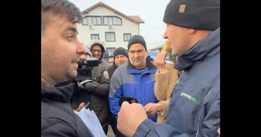 video gata cu smecheria protest intr un oras din suceava unde zeci de oameni sunt nemultumiti de cresterea taxelor ce spune primarul 695bbe2ea533e