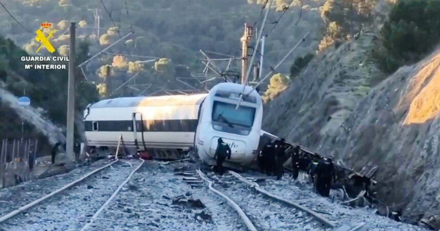 video mae doi romani aflati in unul dintre trenurile implicate in accidentul feroviar din spania au fost raniti usor 696e486958afb