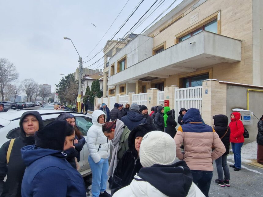 video mai multi parinti si elevi ai liceului din cobadin protesteaza in fata isj constanta sunt contestate modificarile aduse unitatii de invatamant 696a1182ea2d9