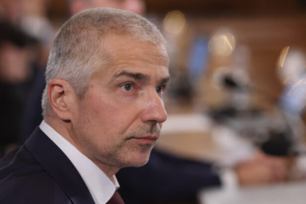 video ministrul justitiei este acuzat ca si a plagiat peste jumatate din teza de doctorat radu marinescu respinge acuzatiile 6964c07303a7e