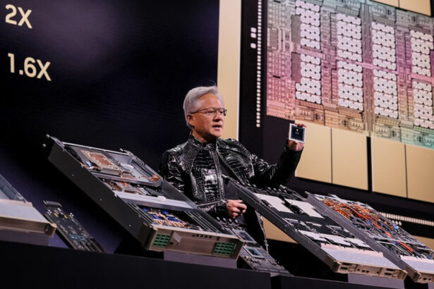 video nvidia lanseaza ai cu rationament pentru masinile autonome jensen huang conduce natural pentru ca a invatat direct de la oameni 695cd099e6603