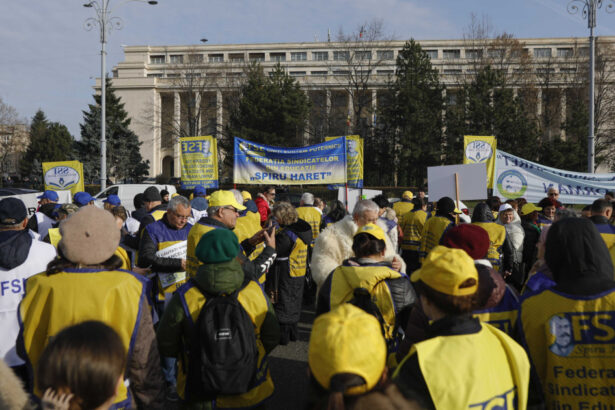 video profesorii ies din nou in strada o greva de avertisment ar putea avea loc chiar in timpul simularilor de examene nationale 697ddeace5560