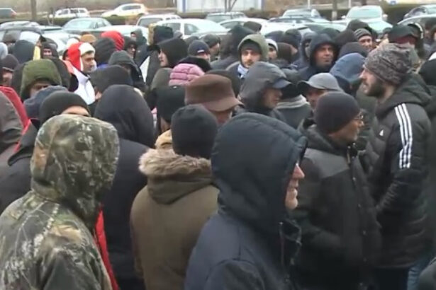 video protest cu sute de angajati la rafinaria petromidia motivul pentru care salariatii au iesit in strada 697c7b6824dc7