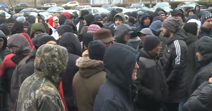 video protest cu sute de angajati la rafinaria petromidia motivul pentru care salariatii au iesit in strada 697c7b6824dc7