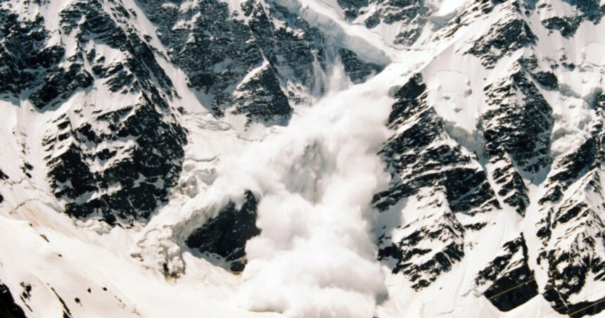 video risc de avalansa pe muntii din romania salvamont unde vedem acumulari mari de zapada trebuie sa fim foarte atenti 696cc20159bc2