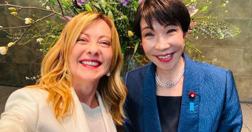 videofoto selfie manga cu giorgia meloni si sefa guvernului din japonia premierul nipon i a cantat la multi ani si i a facut cadouri 696b7b0dbc7e0