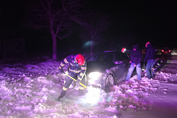 videofoto vreme severa in 15 judete si bucuresti pompierii au evacuat locuinte inlaturat copaci cazuti si salvat persoane blocate in zapada 6960bddb06b0d
