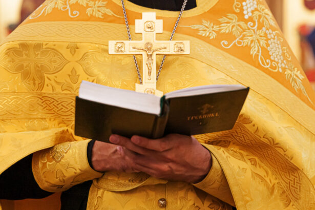 zi cu cruce rosie in calendar pe 25 ianuarie preotul explica semnificatia praznicului si obiceiurile care aduc binecuvantare in casa 6975c0bf50a6a