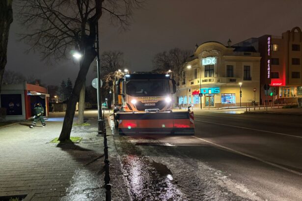 foto masuri in regim de cod galben echipele polaris intervin in tot municipiul constanta pentru prevenirea poleiului 697fb47614a74