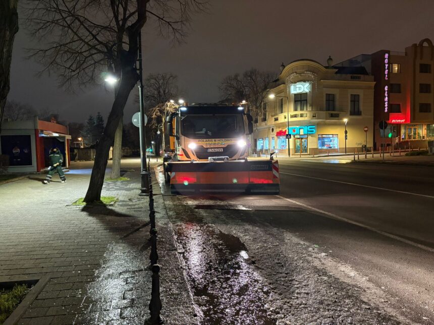 foto masuri in regim de cod galben echipele polaris intervin in tot municipiul constanta pentru prevenirea poleiului 697fb47614a74